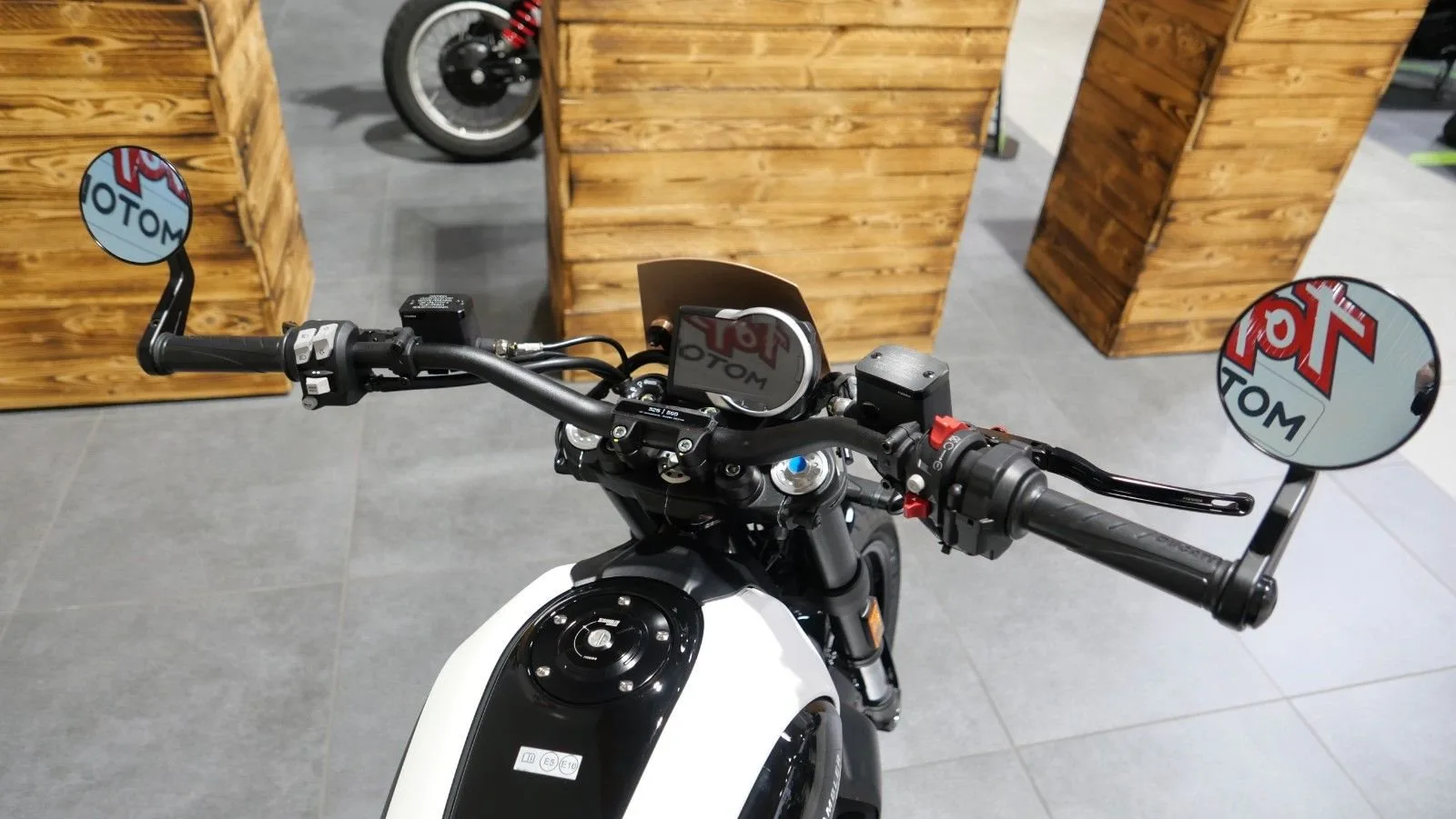 Ducati Scrambler 10° Anniversario Rizoma Edition