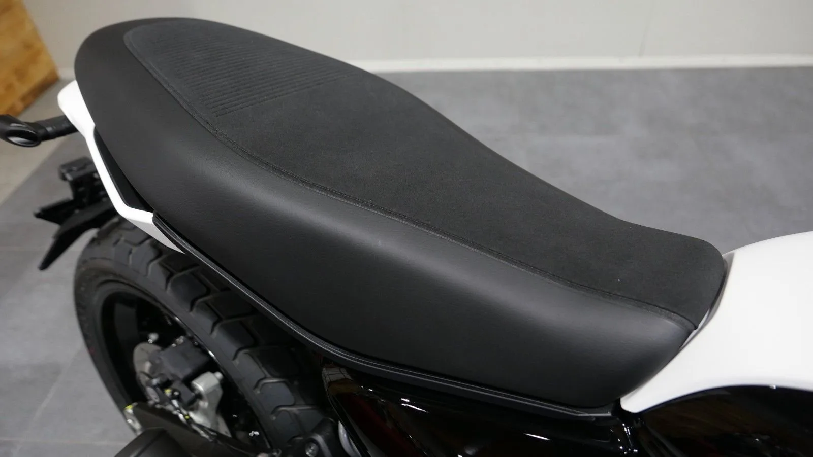 Ducati Scrambler 10° Anniversario Rizoma Edition