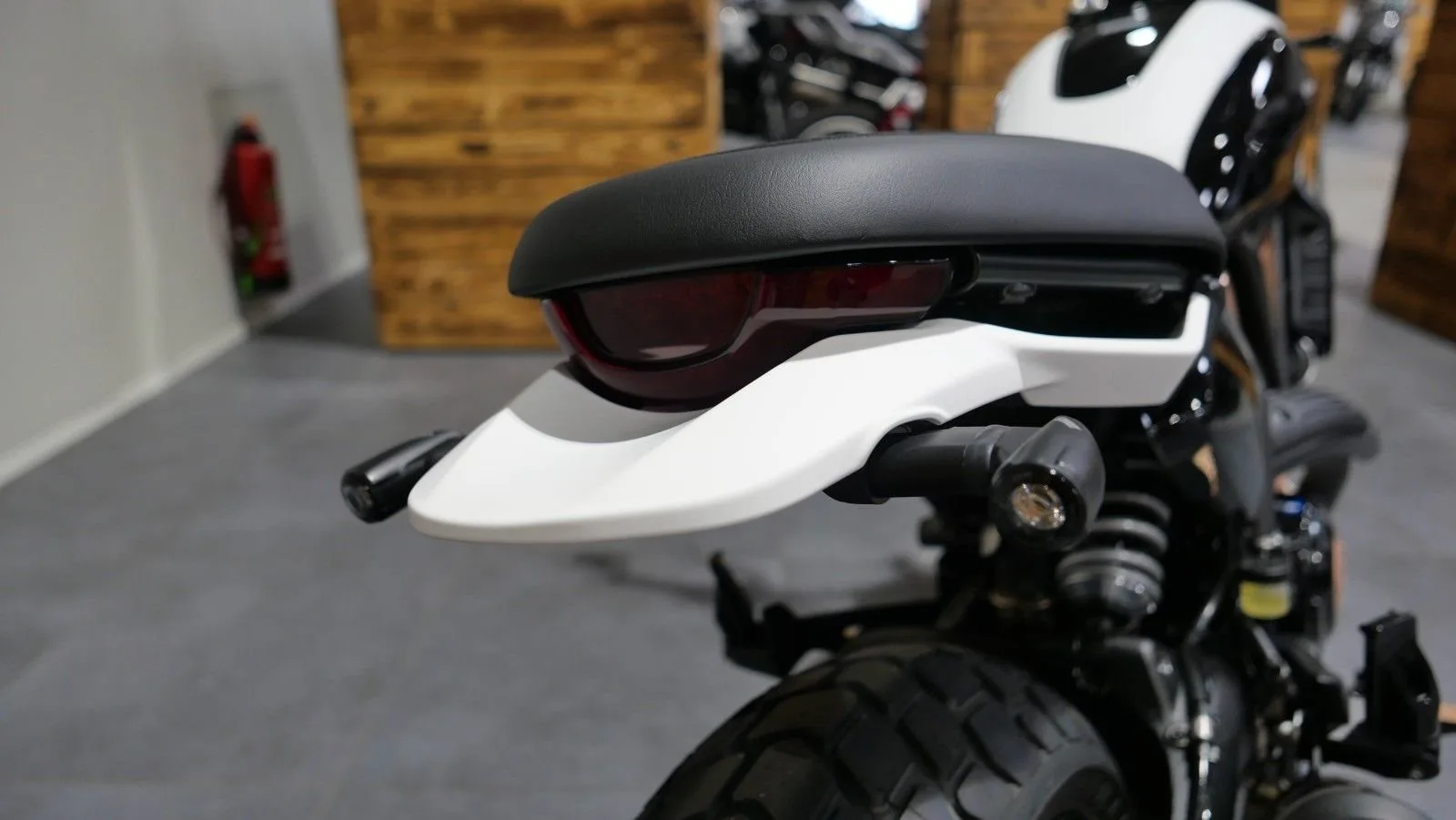 Ducati Scrambler 10° Anniversario Rizoma Edition
