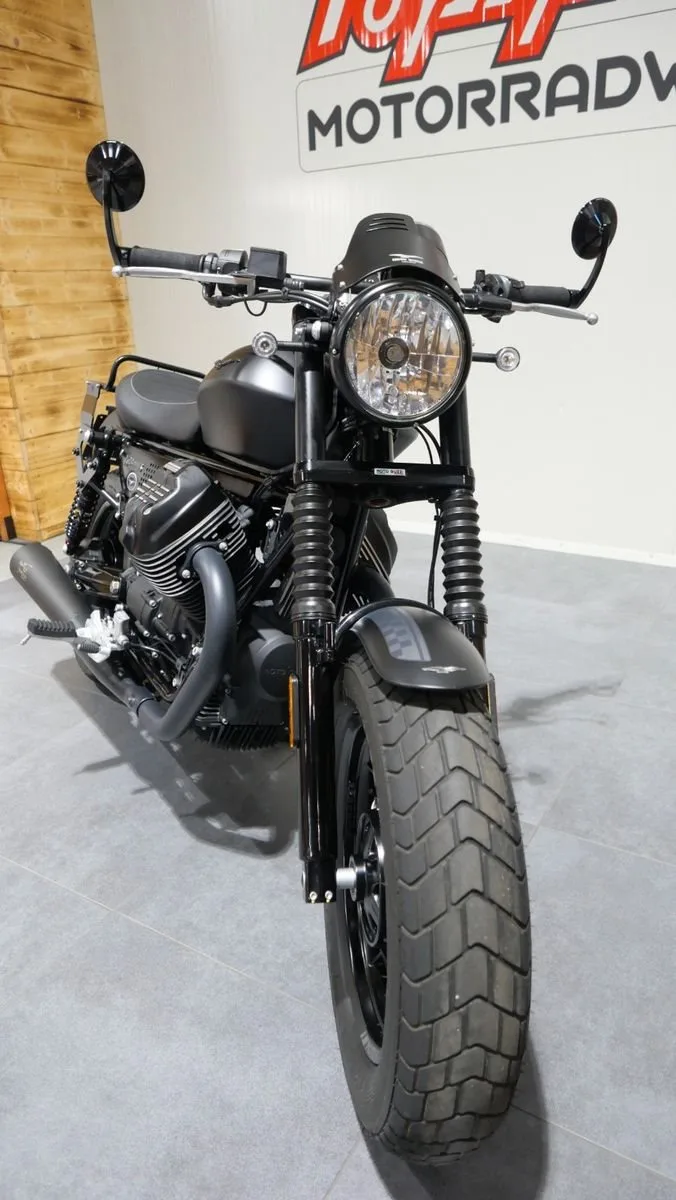 Moto Guzzi V9 Bobber