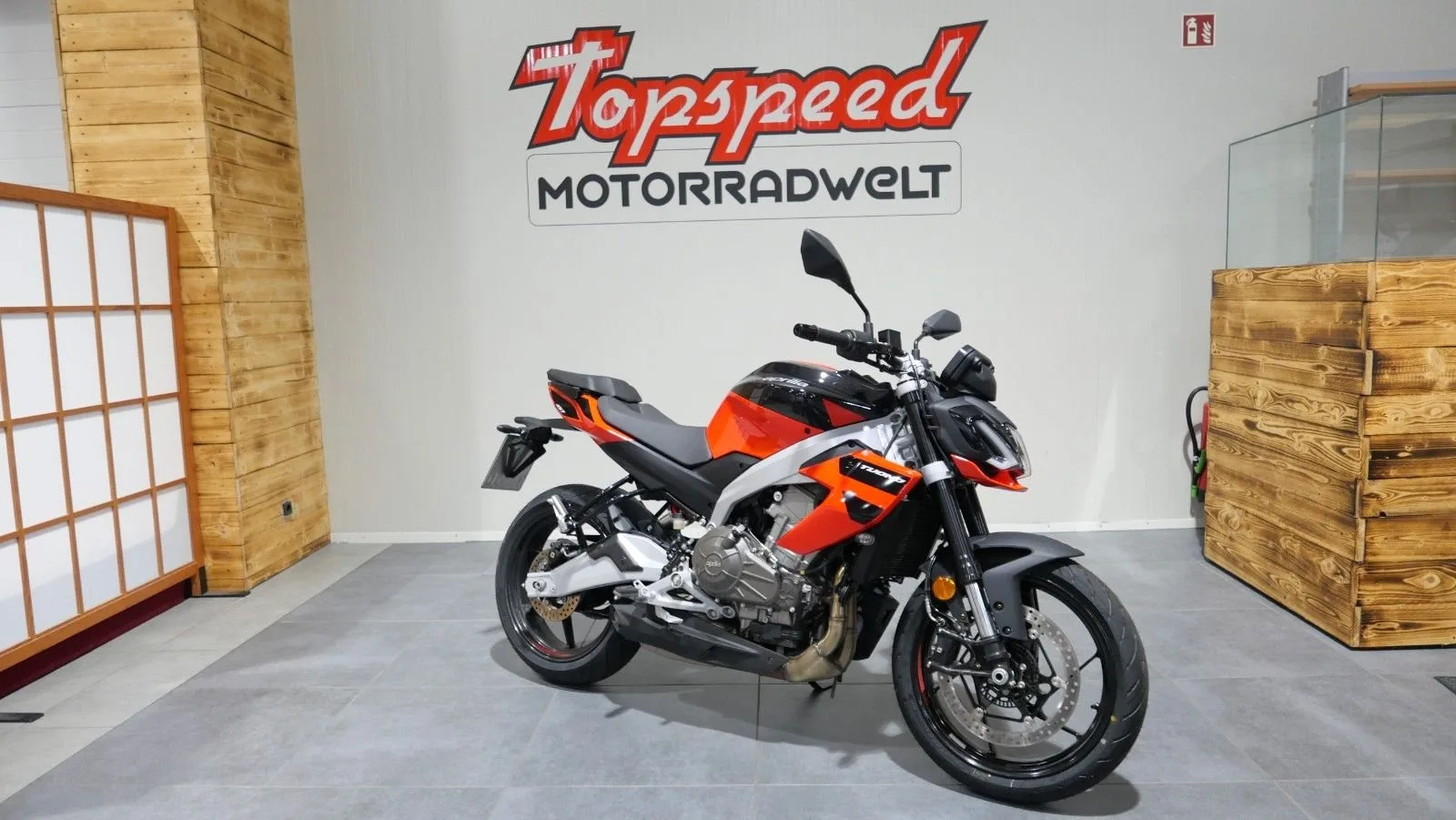 Aprilia Tuono 457