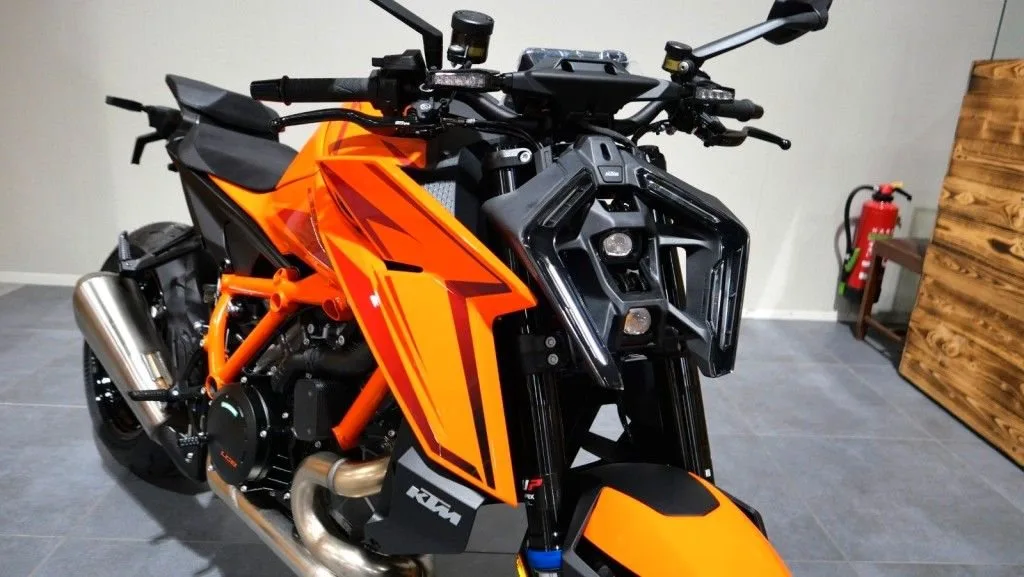 KTM 1390 Super Duke R EVO