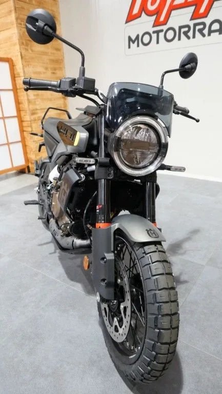 Husqvarna Svartpilen 401