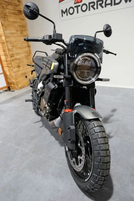Husqvarna Svartpilen 125