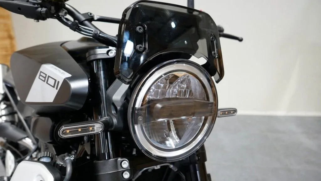 Husqvarna Svartpilen 801
