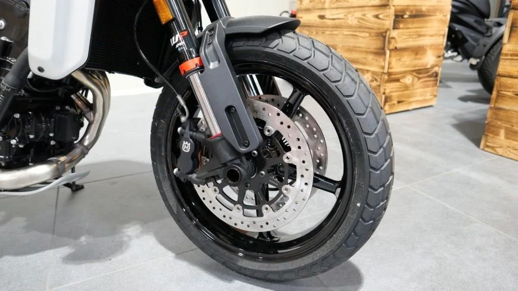 Husqvarna Svartpilen 801