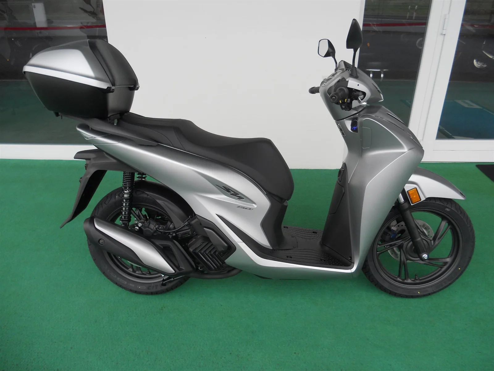 Honda SH150i Matt Lucent Silver