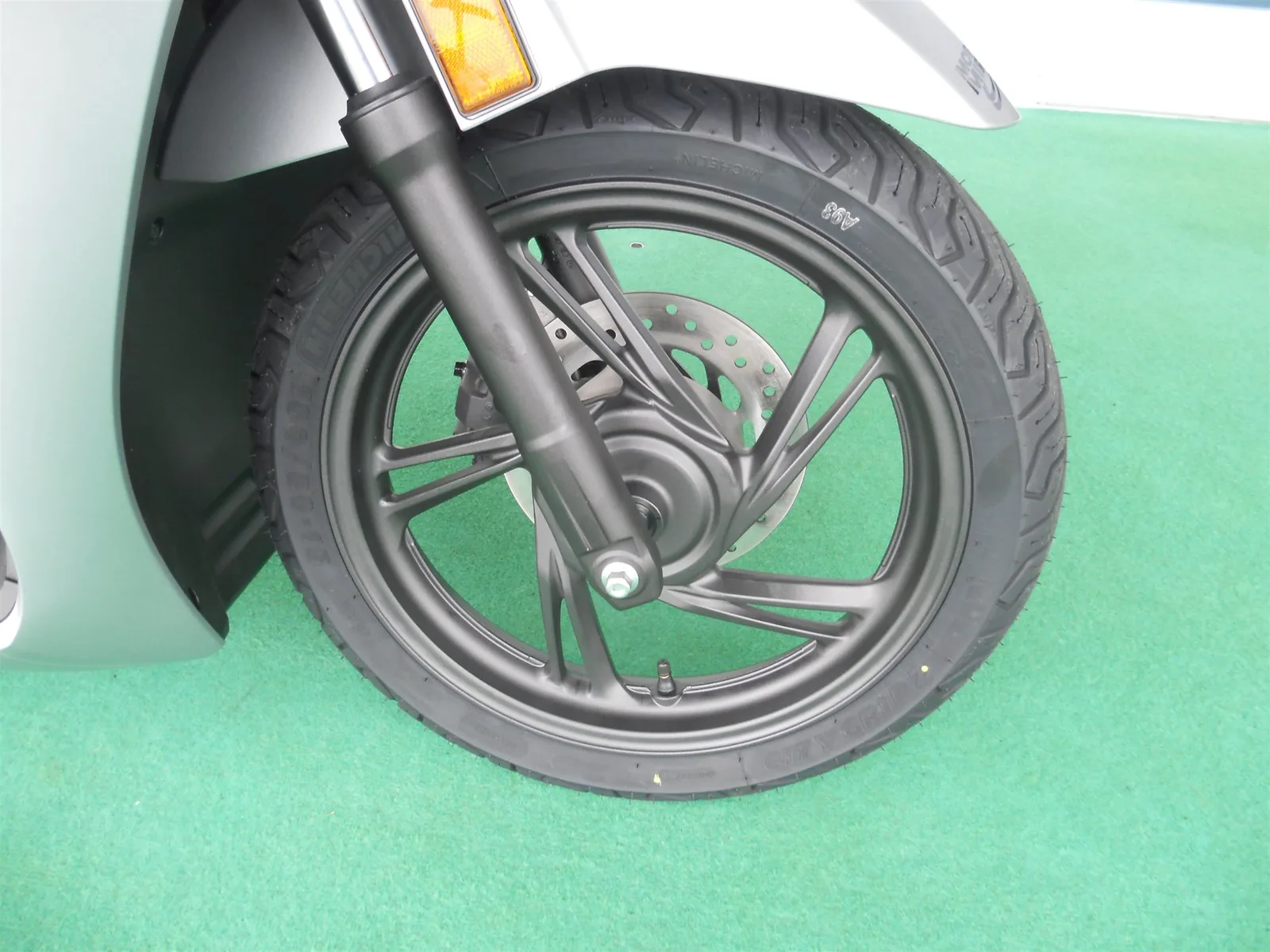 Honda SH150i Matt Lucent Silver