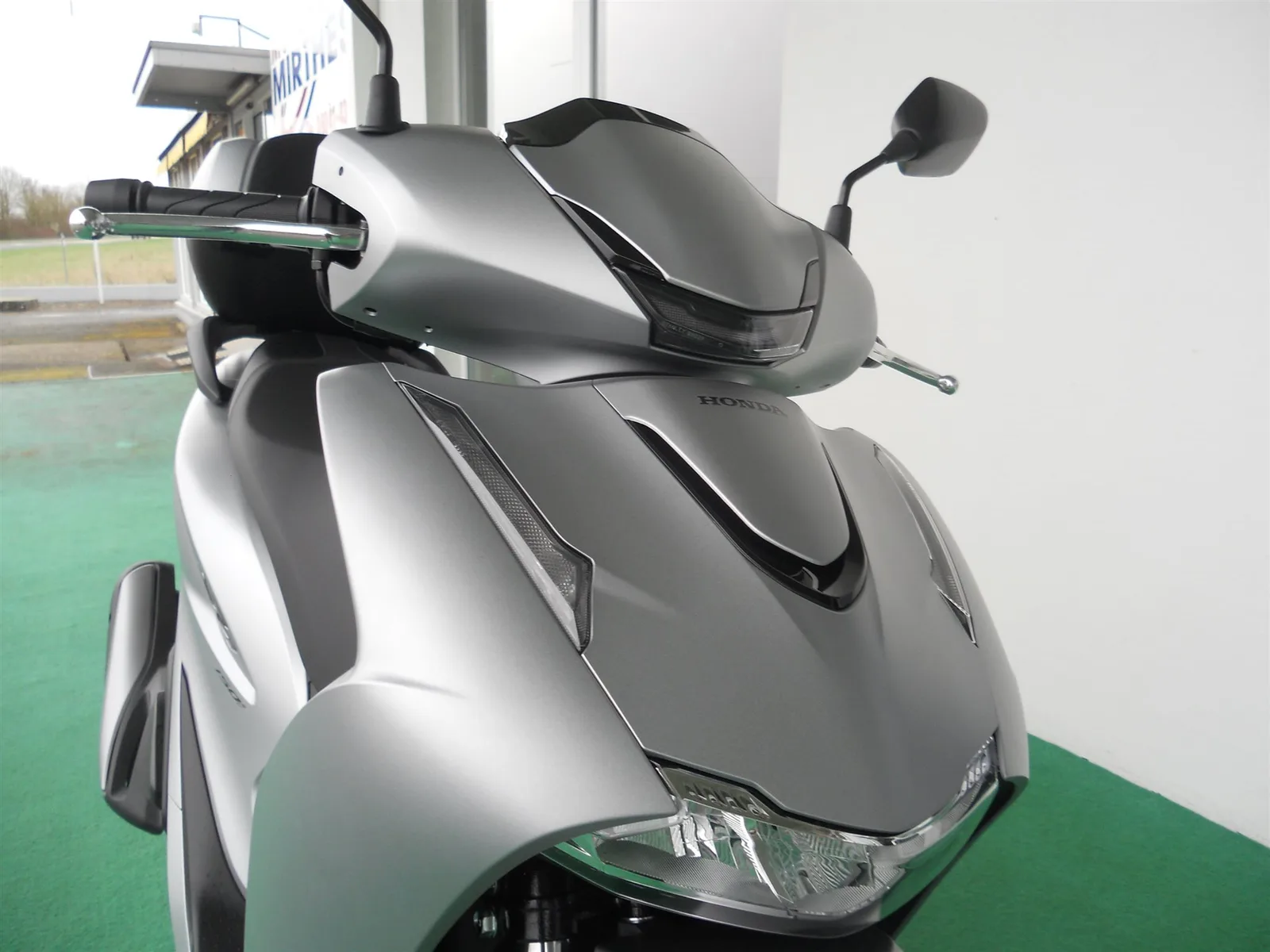 Honda SH150i Matt Lucent Silver