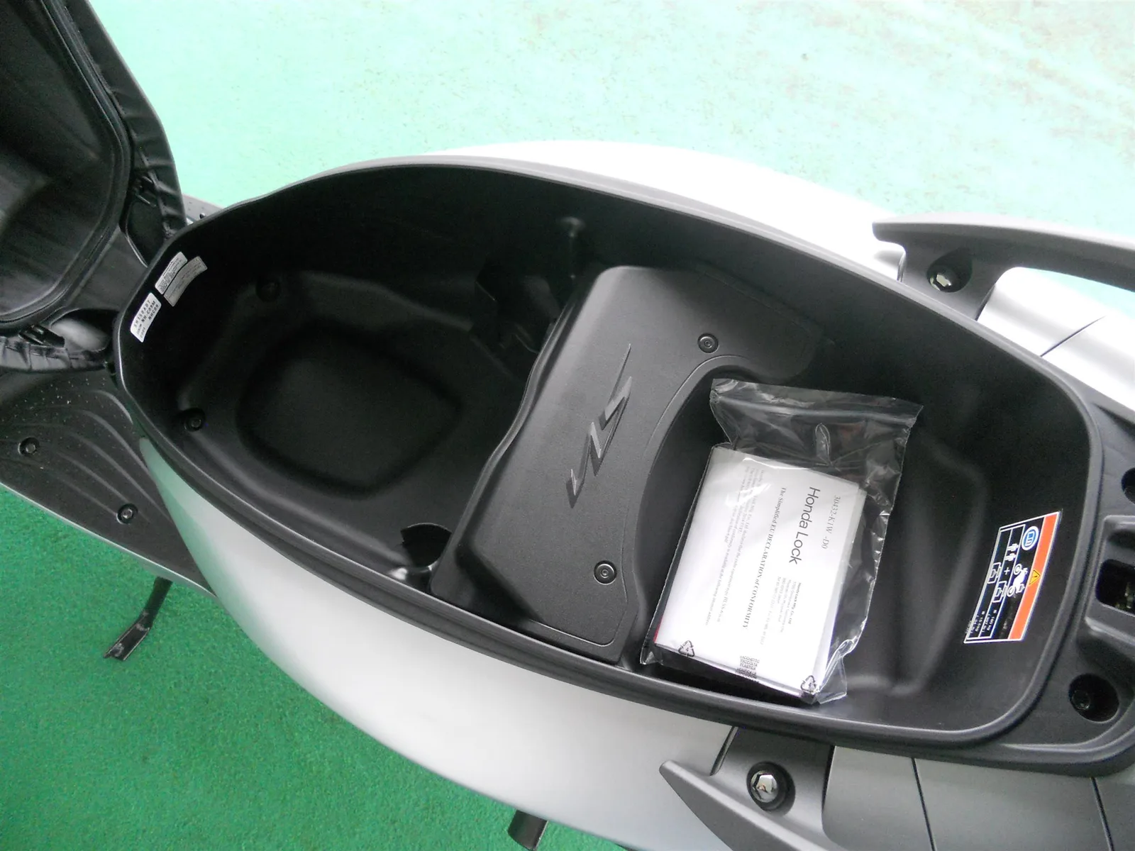 Honda SH150i Matt Lucent Silver