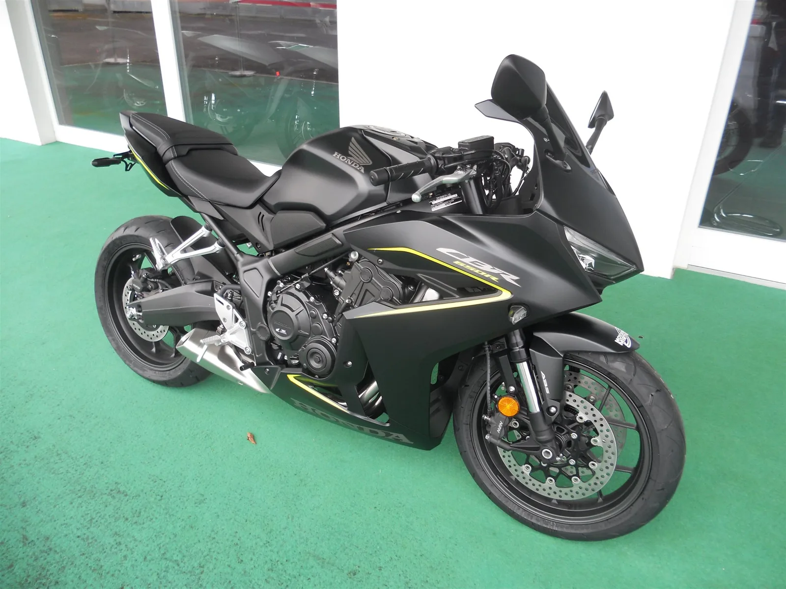 Honda CBR650R ohne E-Clutch + Zubehör