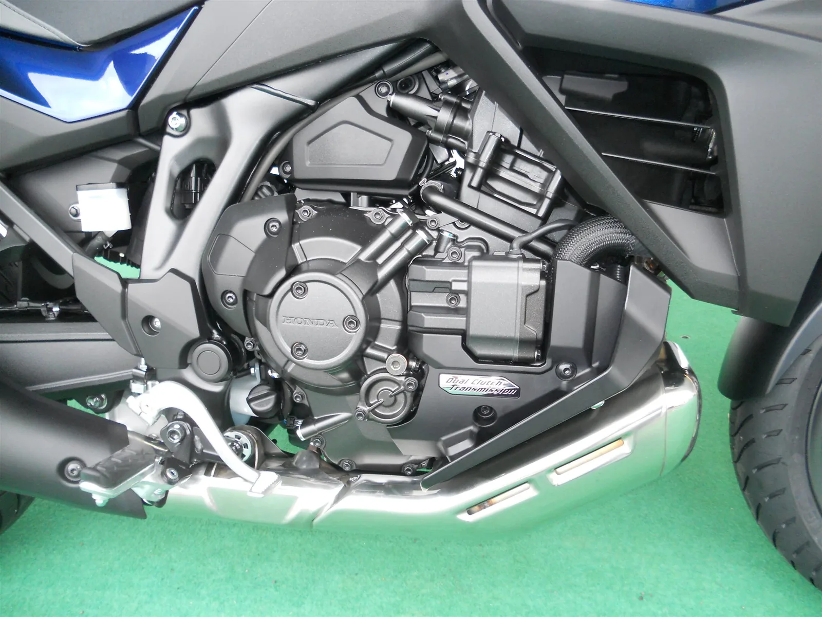Honda NT1100 DCT Electronic Suspension GRAU+BLAU