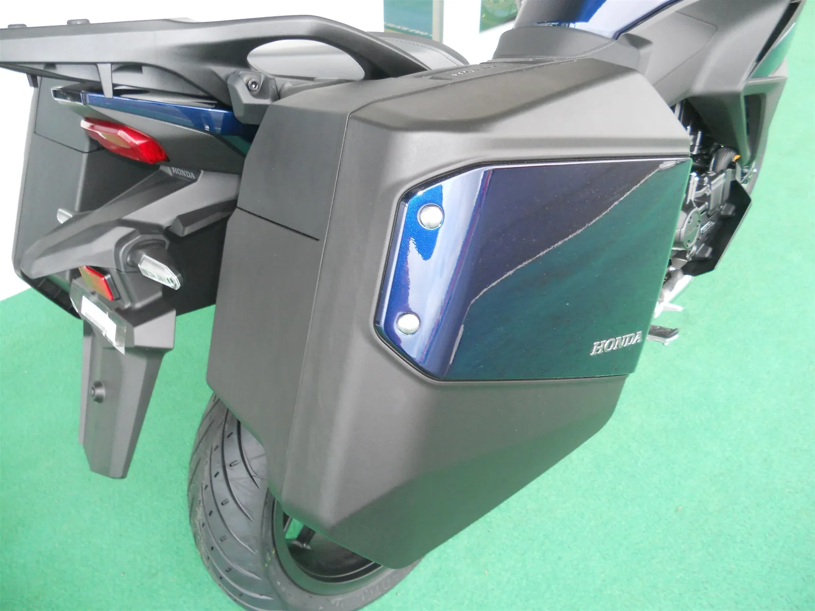 Honda NT1100 DCT Electronic Suspension GRAU+BLAU