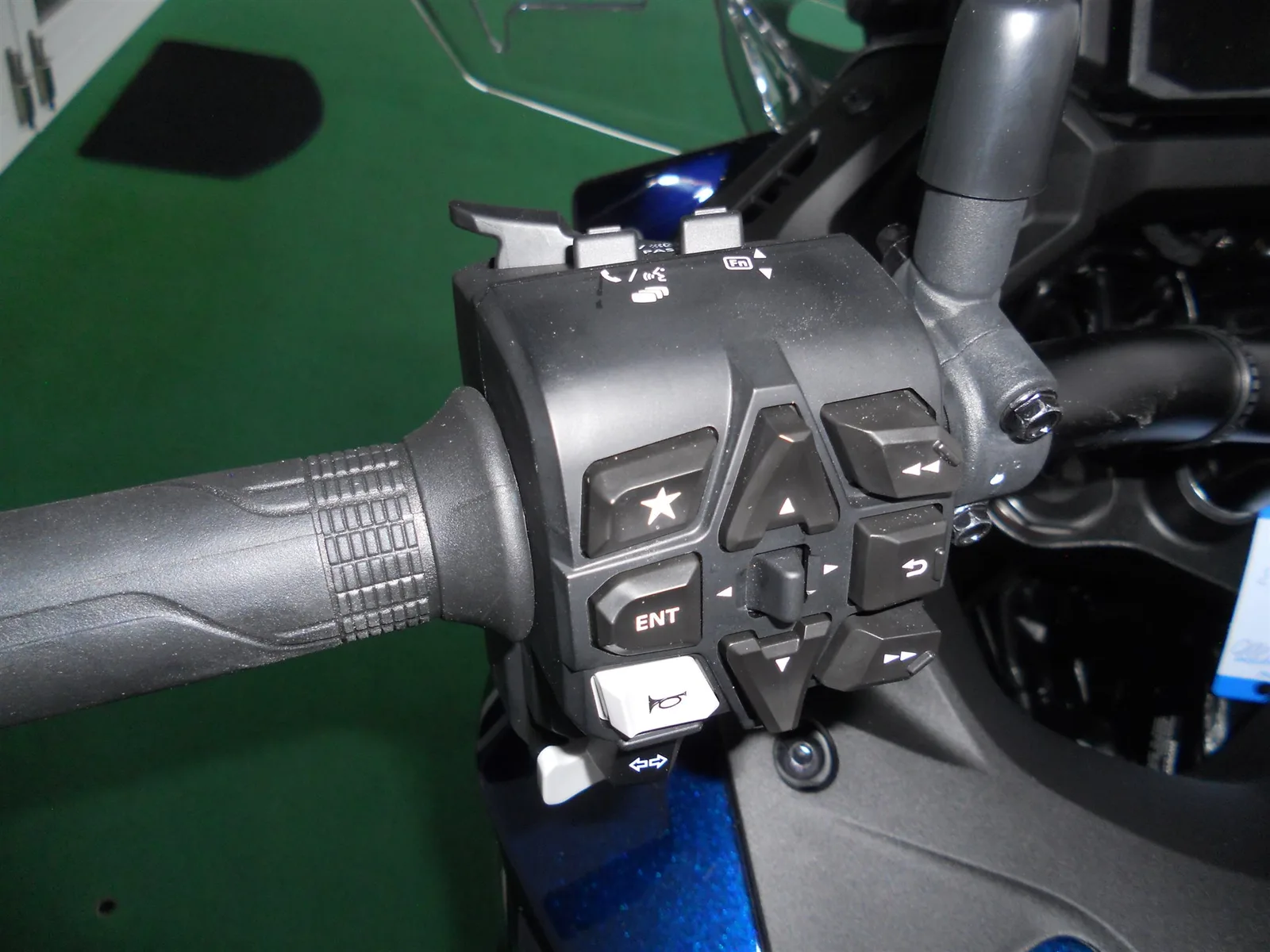 Honda NT1100 DCT Electronic Suspension GRAU+BLAU