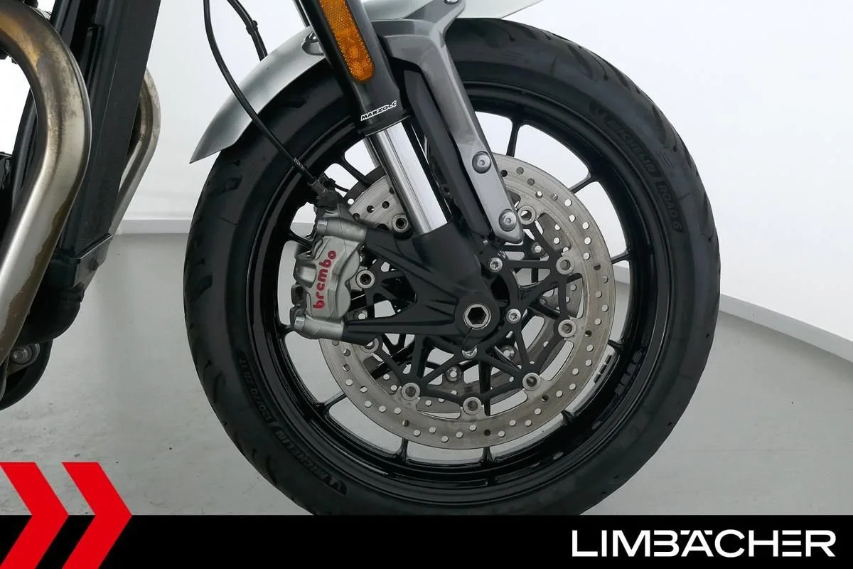 Triumph Speed Twin 1200