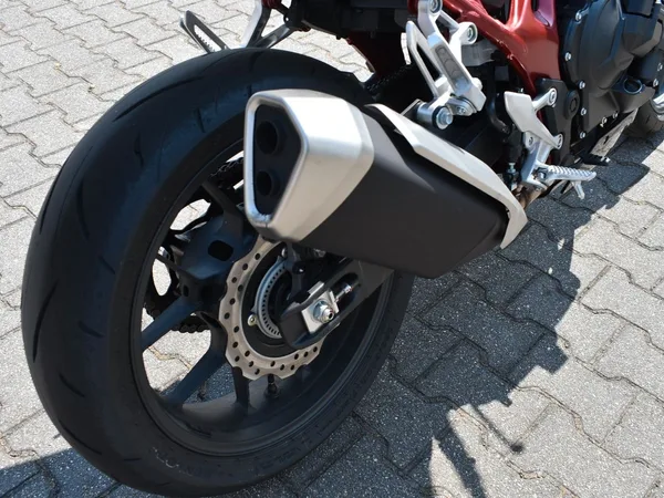 Honda CB750 Hornet E-Clutch