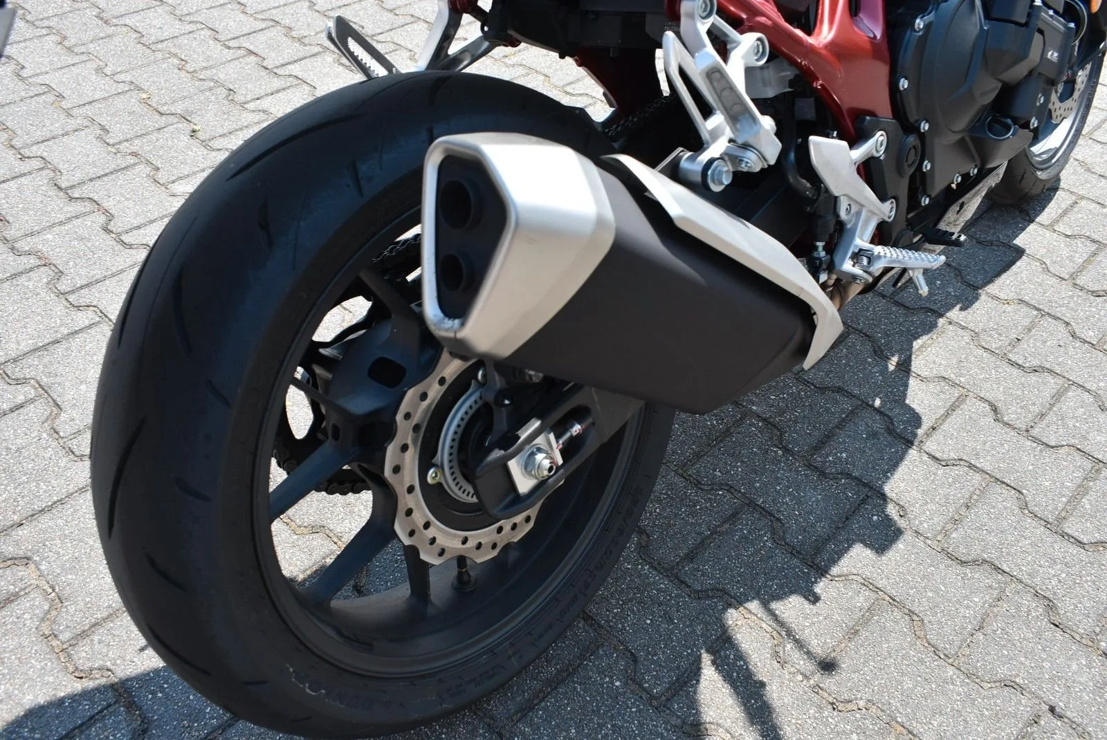 Honda CB750 Hornet E-Clutch