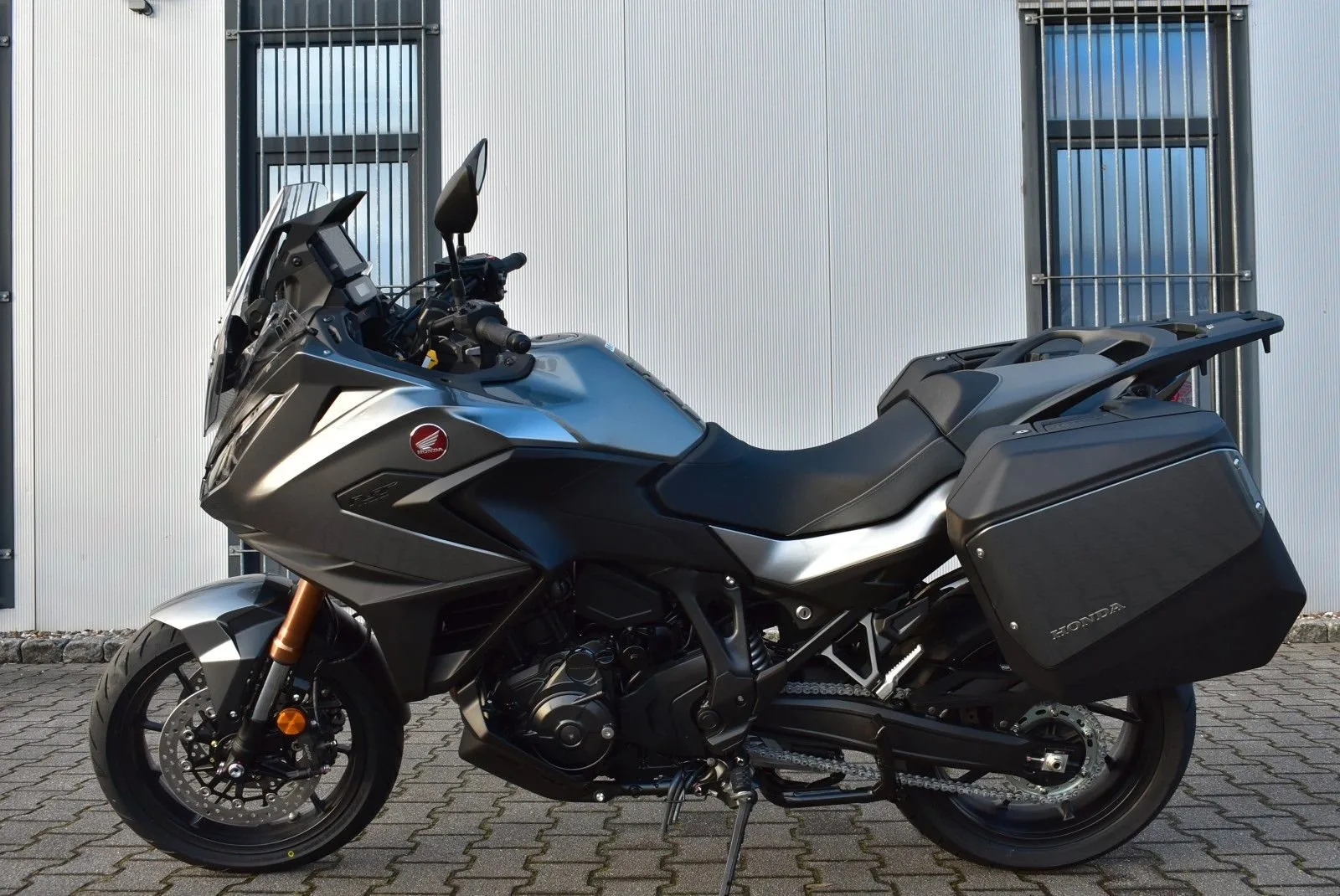 Honda NT1100 DCT Electronic Suspension