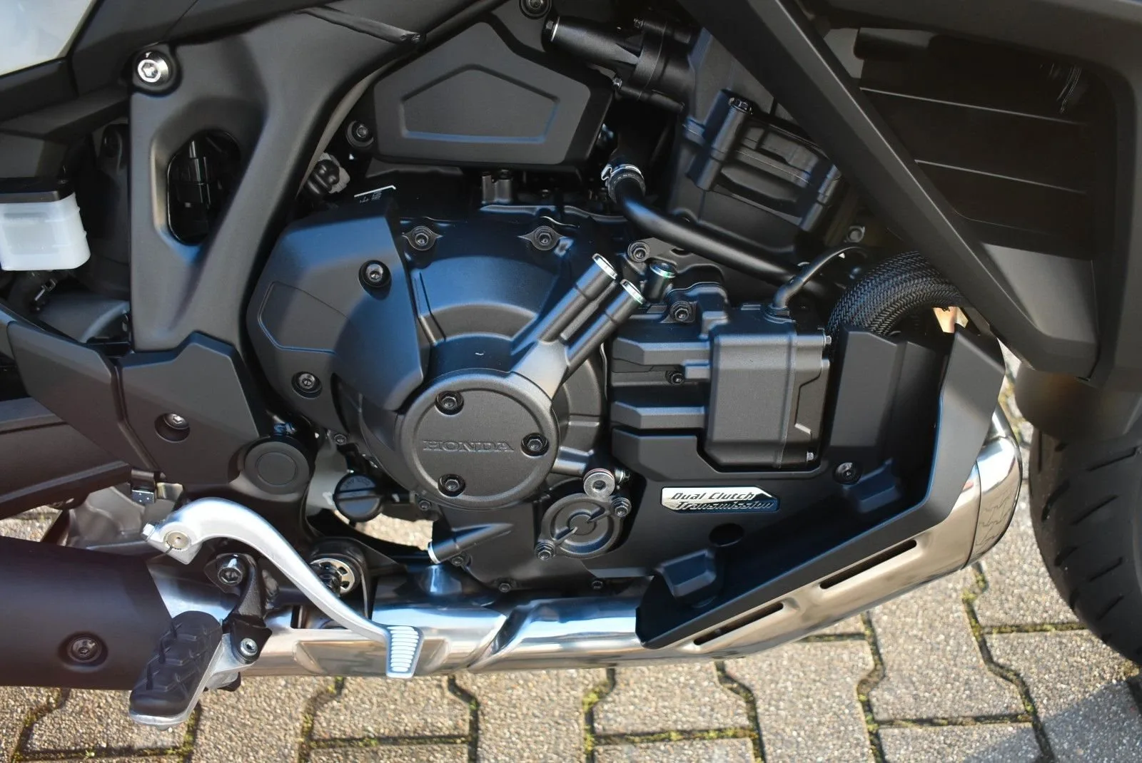 Honda NT1100 DCT Electronic Suspension