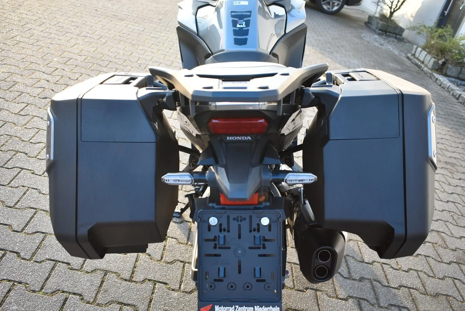 Honda NT1100 DCT Electronic Suspension