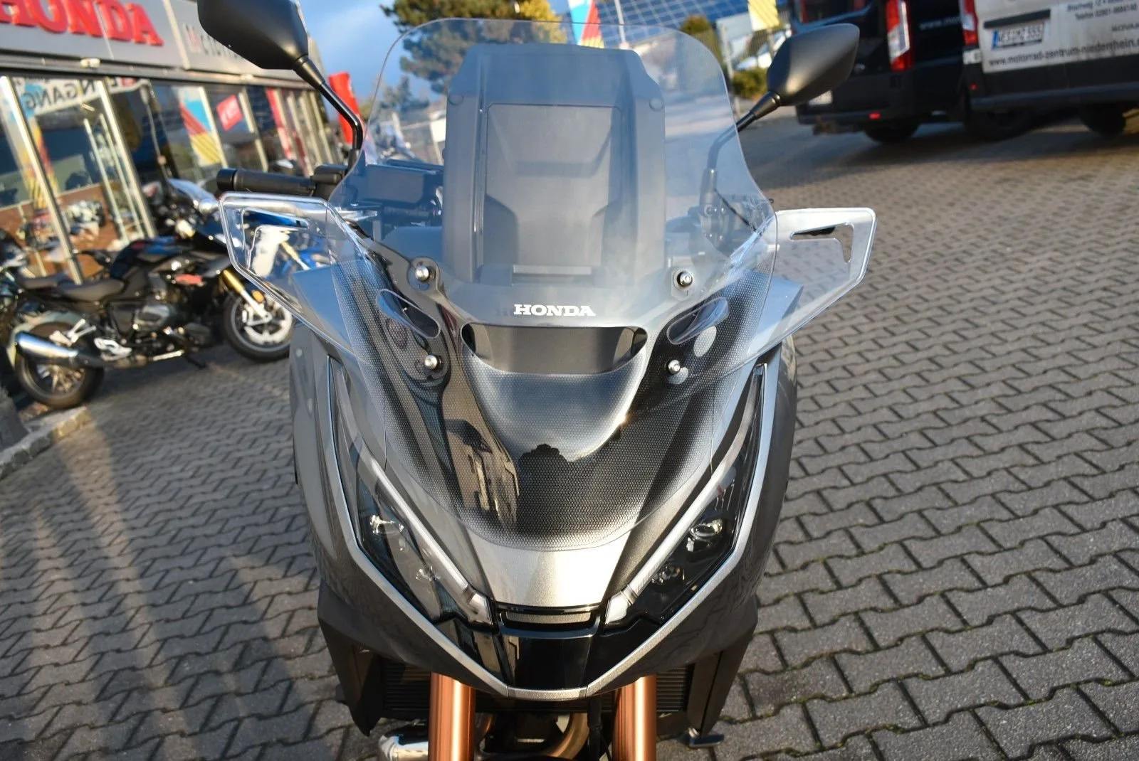 Honda NT1100 DCT Electronic Suspension