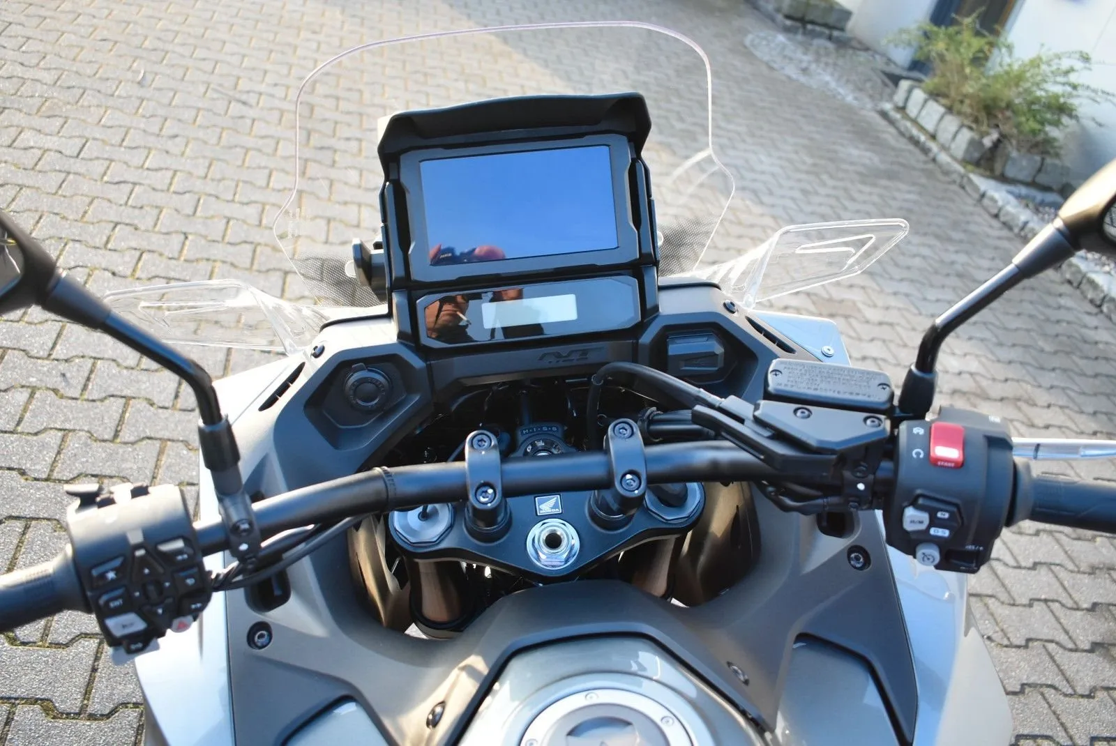 Honda NT1100 DCT Electronic Suspension