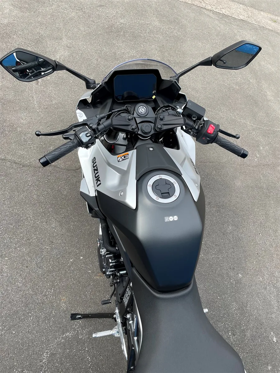 Suzuki GSX-8R