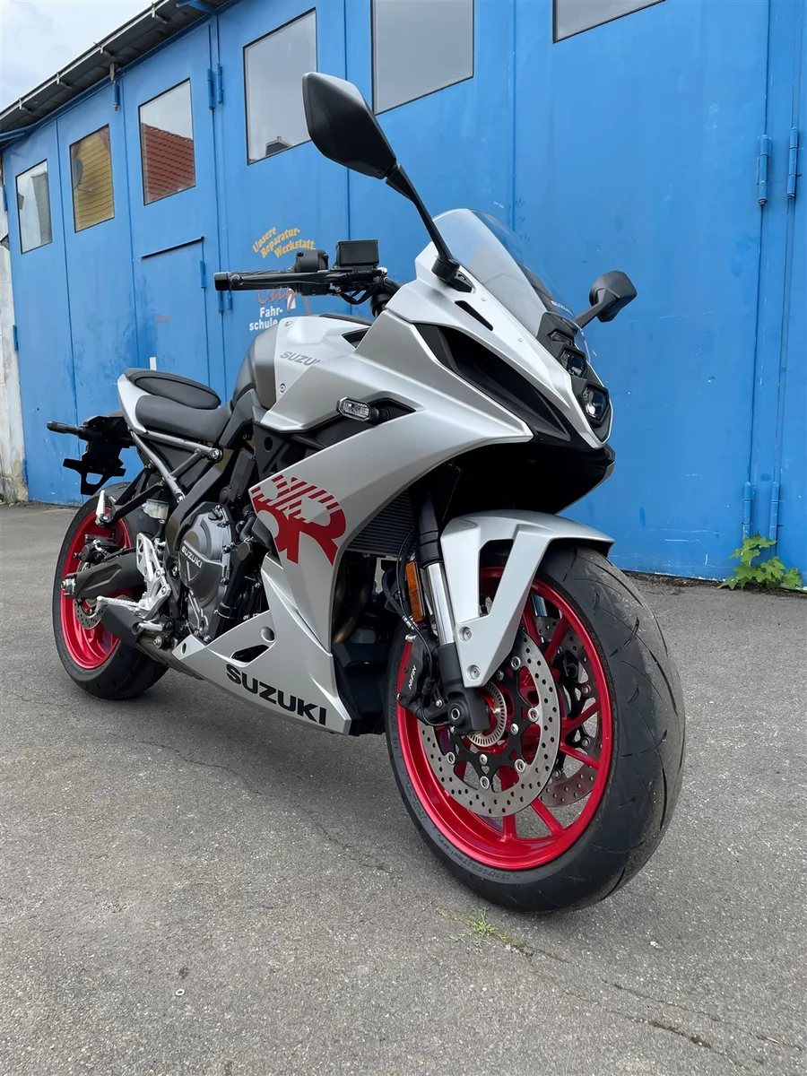 Suzuki GSX-8R