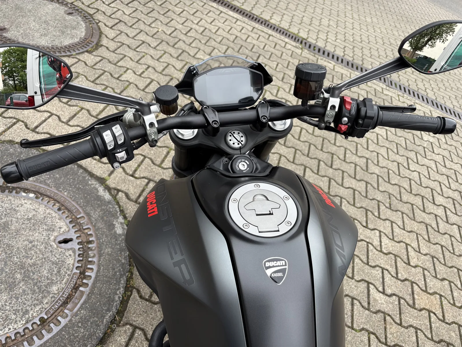 Ducati Monster + Top Zustand, Service Neu!