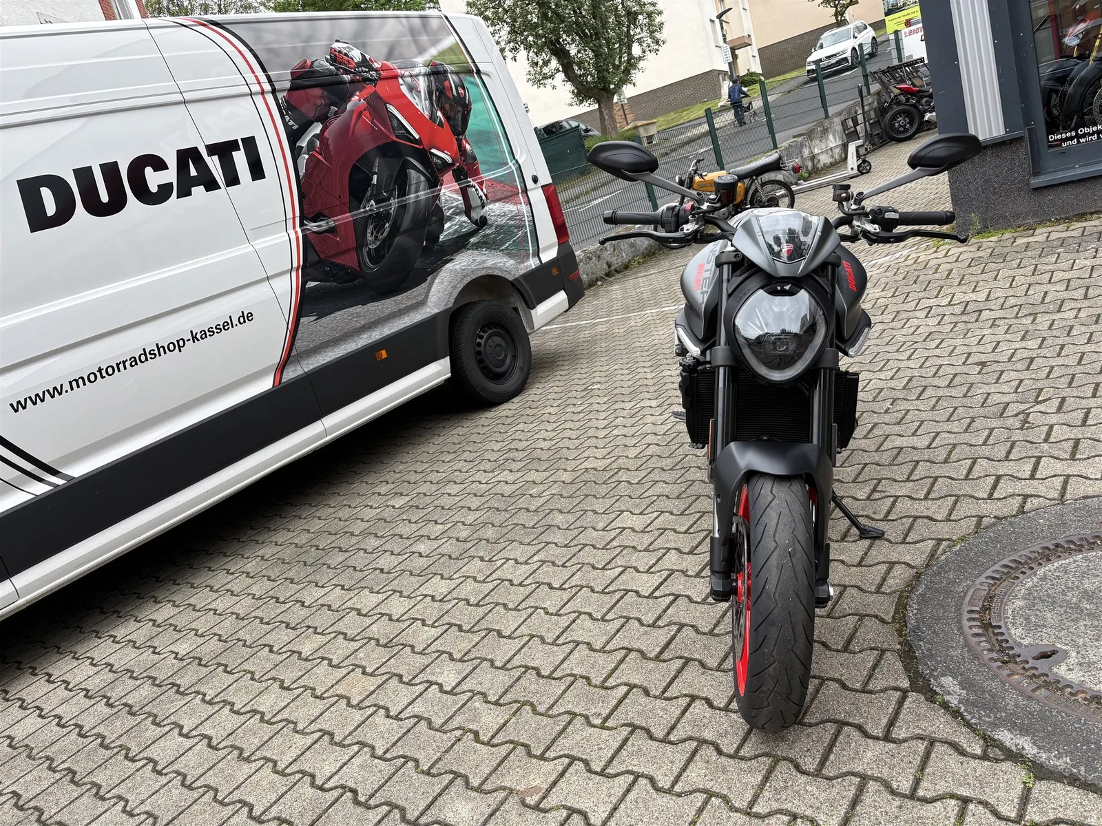 Ducati Monster + Top Zustand, Service Neu!