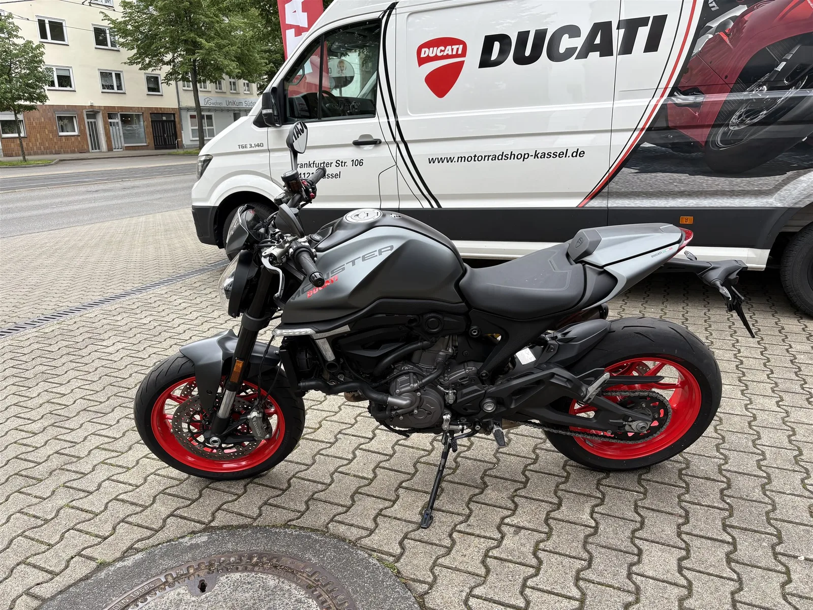 Ducati Monster + Top Zustand, Service Neu!