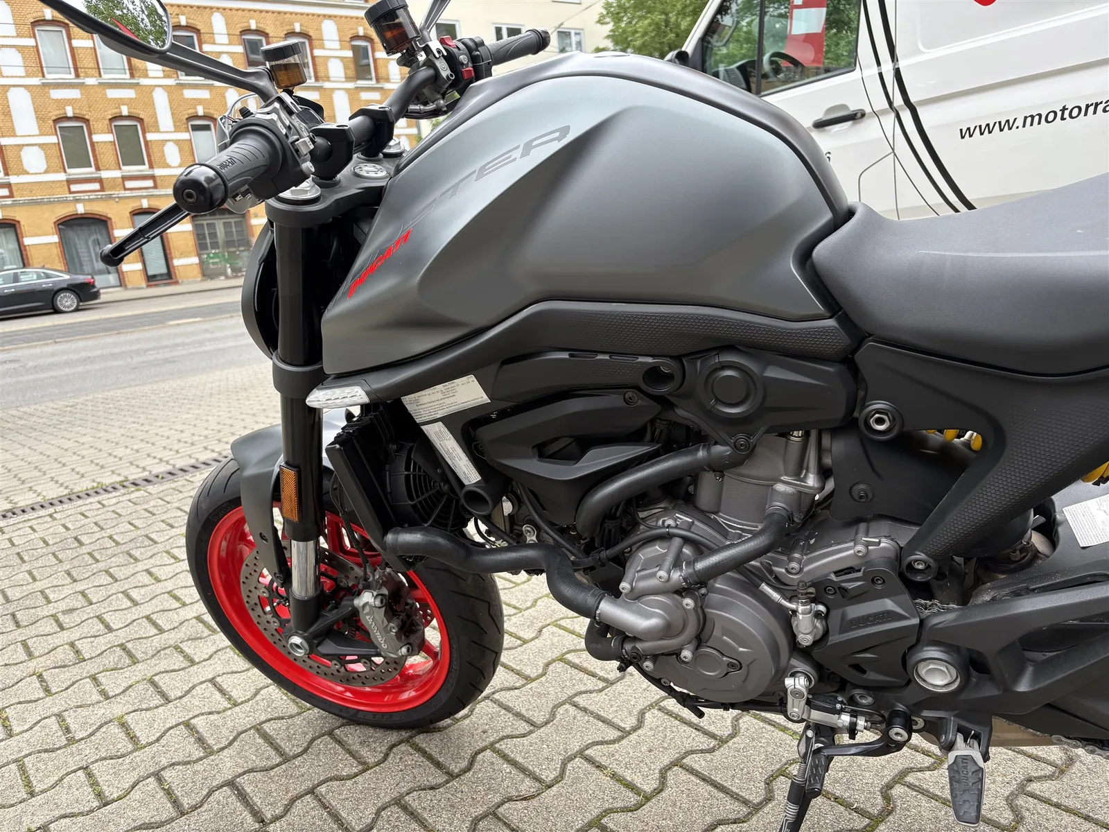 Ducati Monster + Top Zustand, Service Neu!