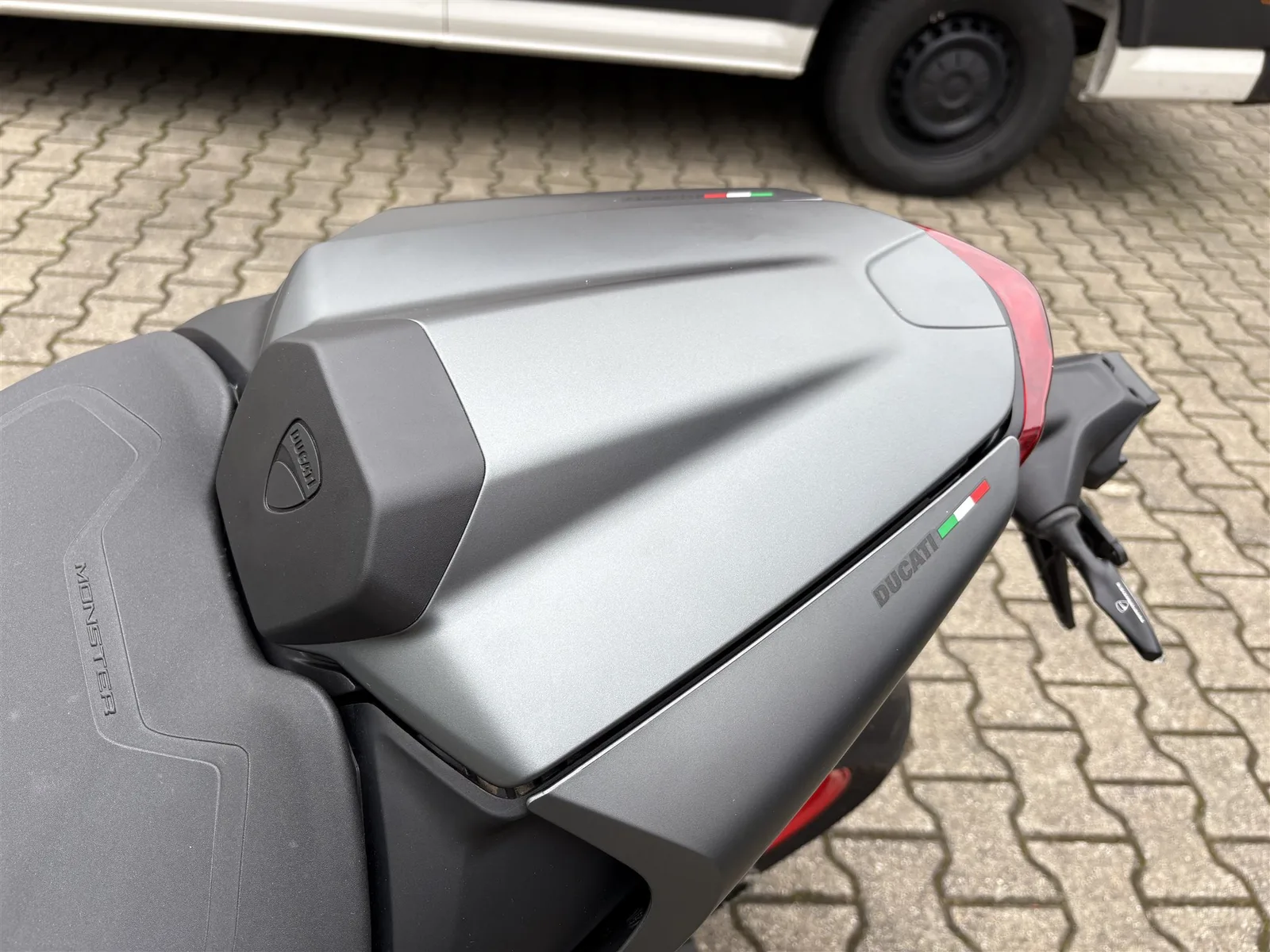 Ducati Monster + Top Zustand, Service Neu!