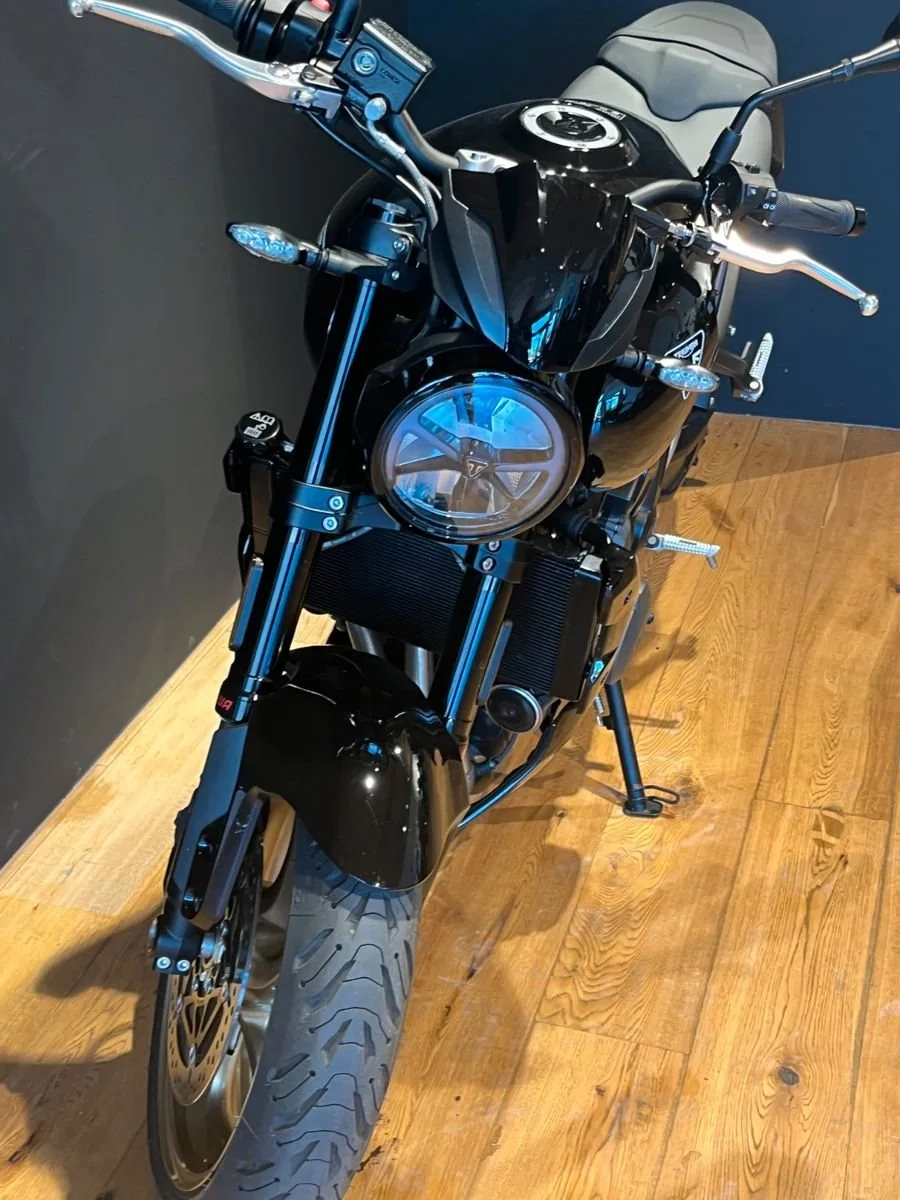 Triumph Trident 800