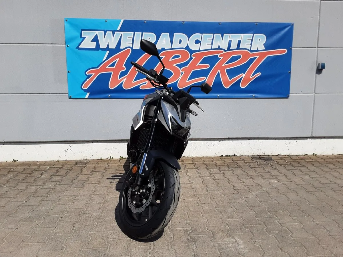 Honda CB750 Hornet E-Clutch