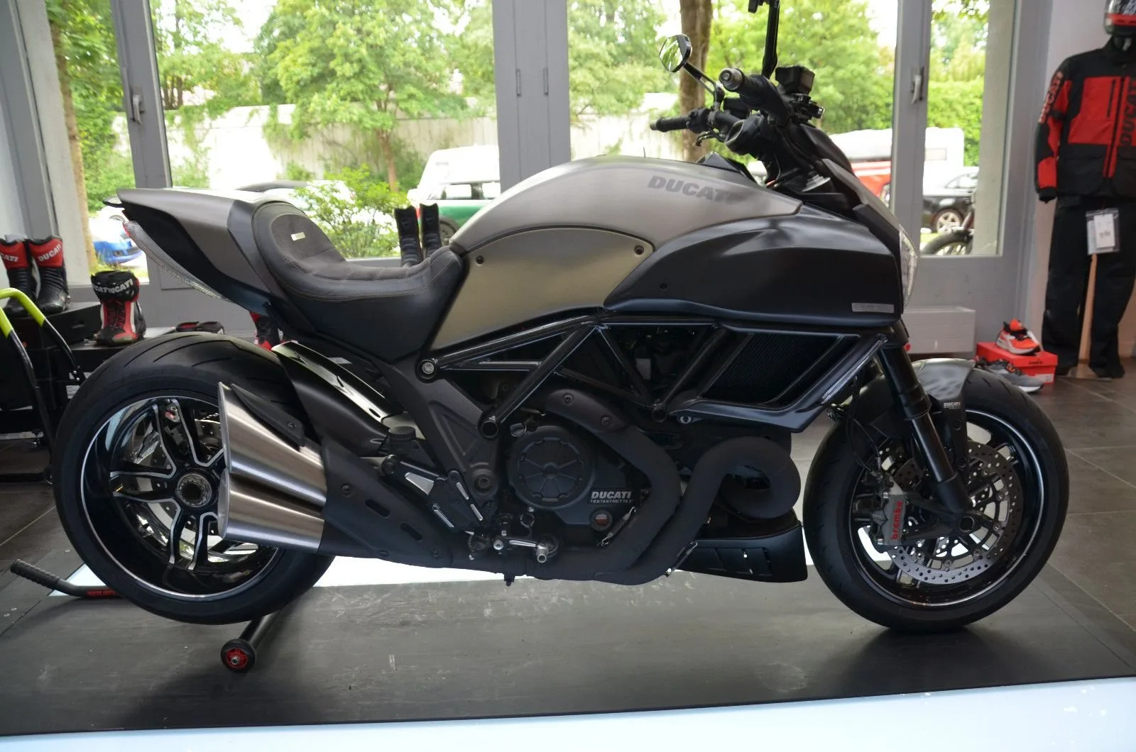 Ducati Diavel Titanium