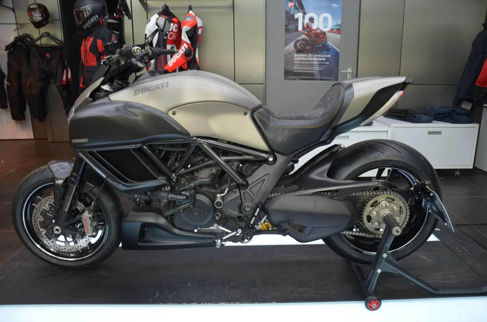 Ducati Diavel Titanium