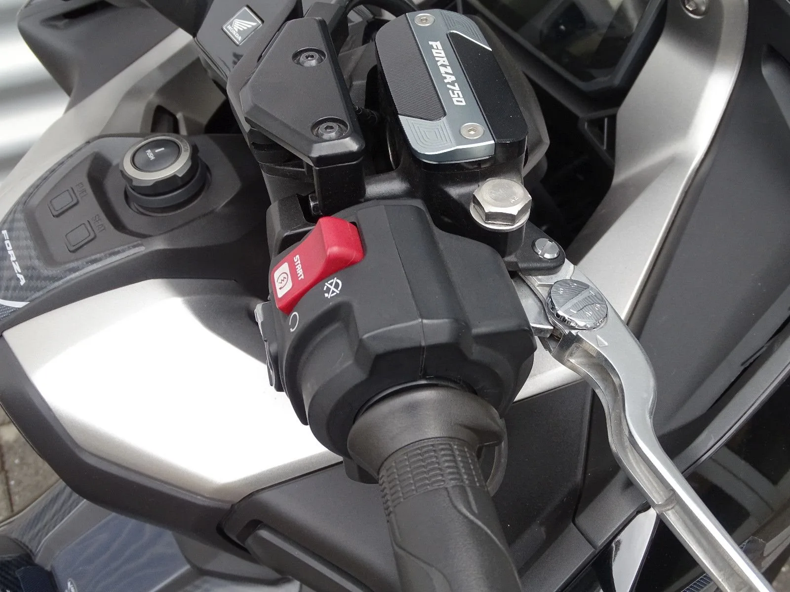 Honda Forza 750