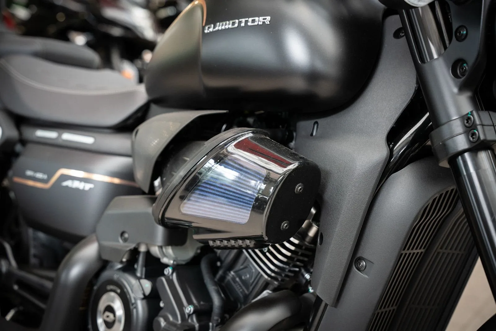 QJ Motor SRV 400 AMT