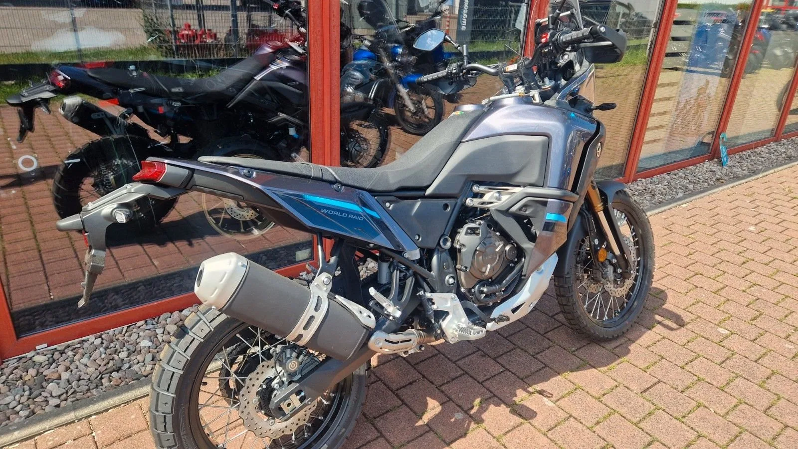 Yamaha Tenere 700 World Raid, Akra
