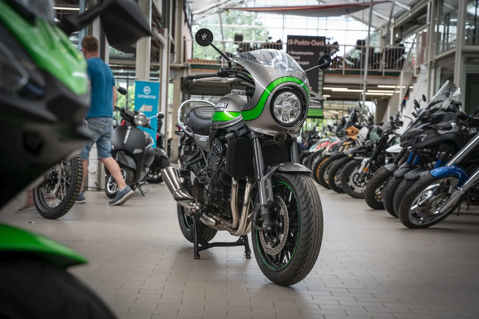 Kawasaki Z900 RS Cafe