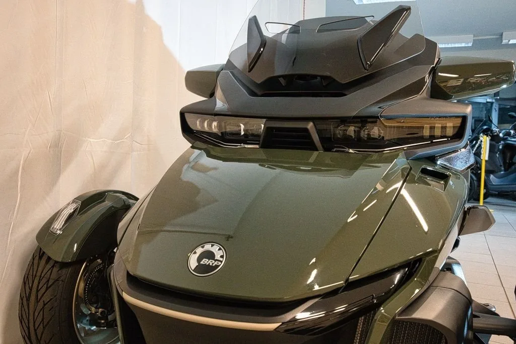 Can-Am Spyder RT-S EA TO SKY
