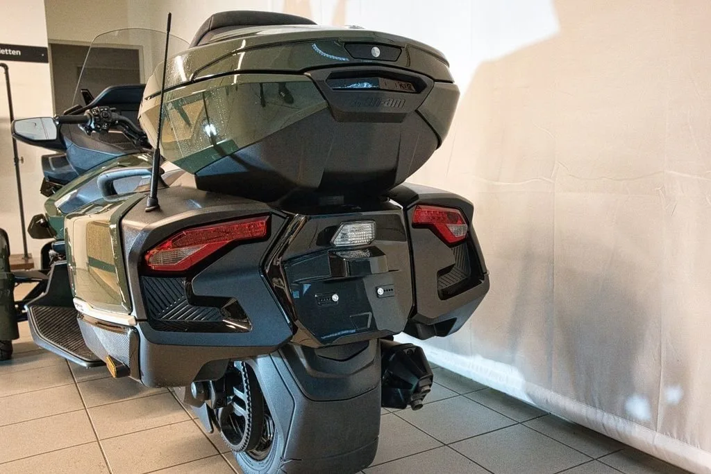 Can-Am Spyder RT-S EA TO SKY