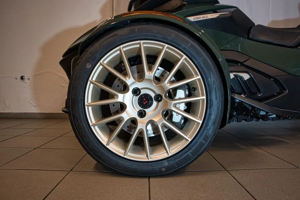 Can-Am Spyder RT-S EA TO SKY