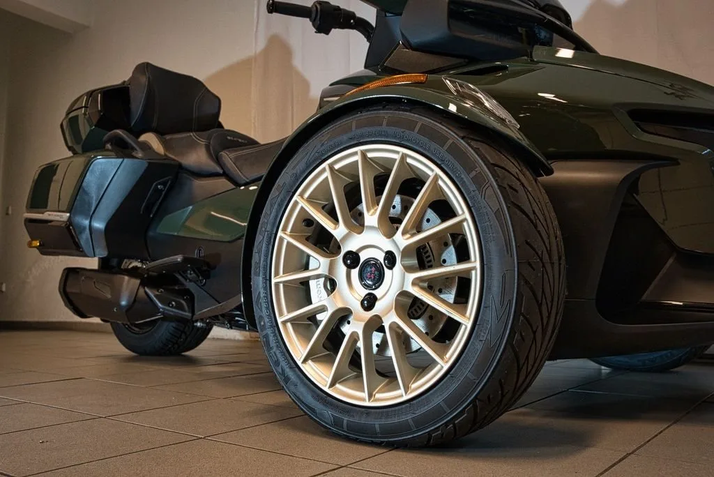 Can-Am Spyder RT-S EA TO SKY