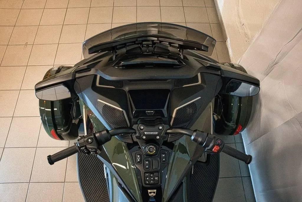 Can-Am Spyder RT-S EA TO SKY