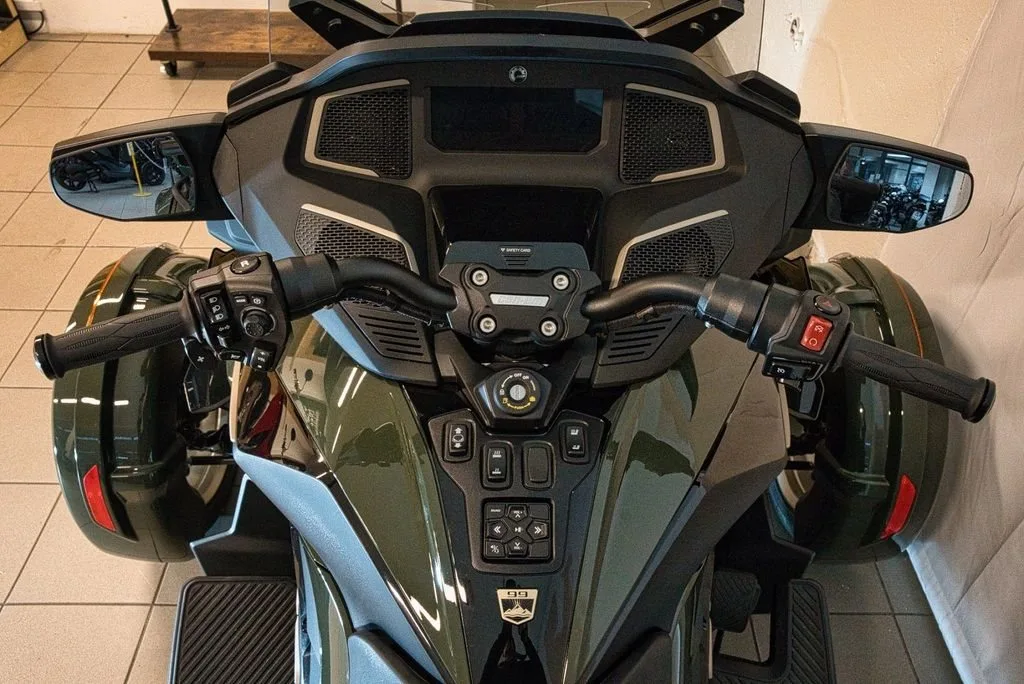 Can-Am Spyder RT-S EA TO SKY