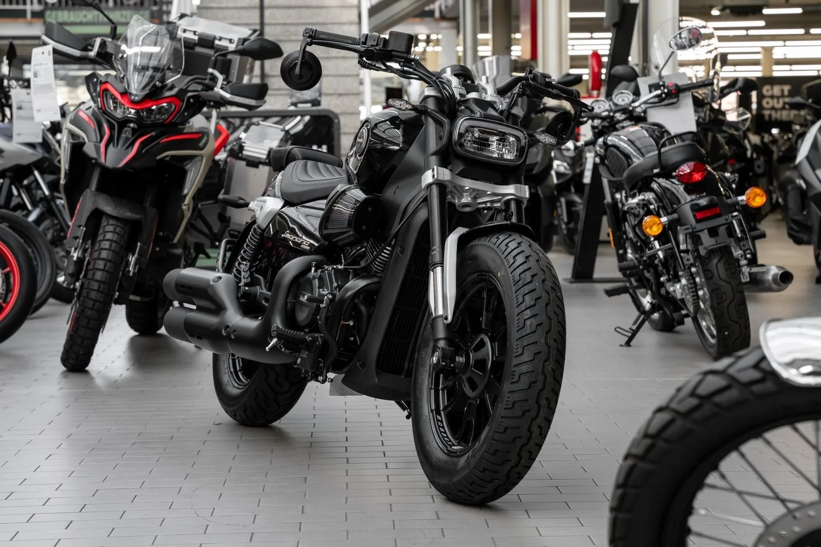 Benelli Leoncino Bobber 400