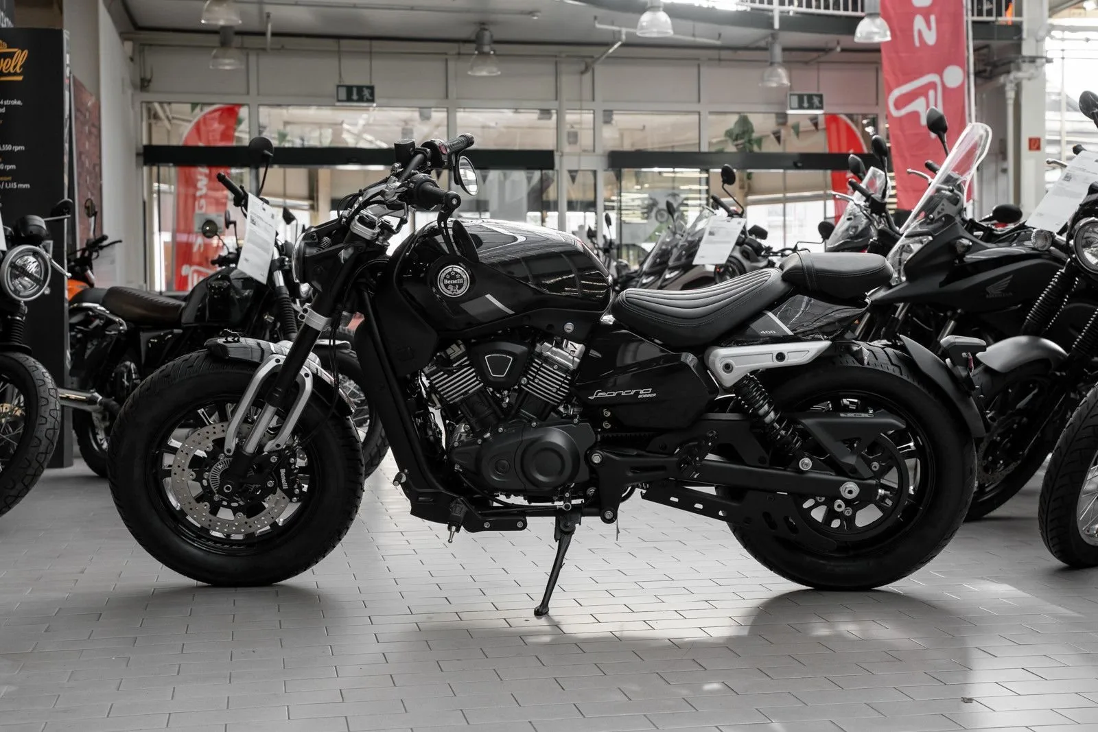 Benelli Leoncino Bobber 400