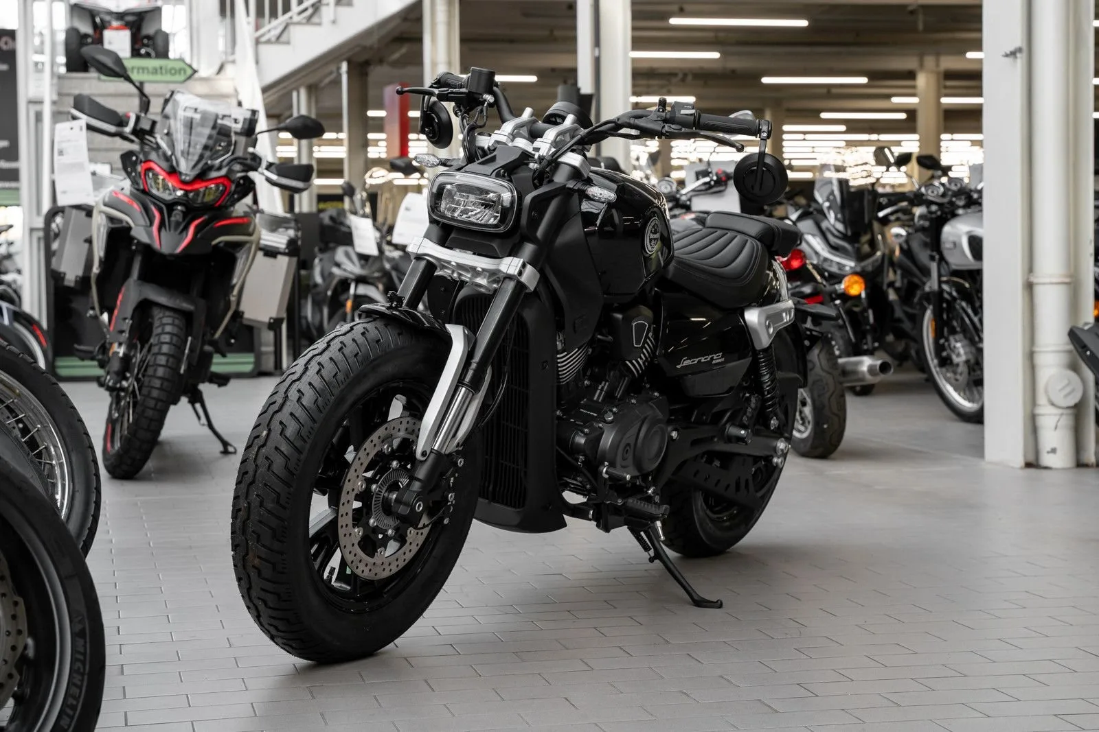Benelli Leoncino Bobber 400